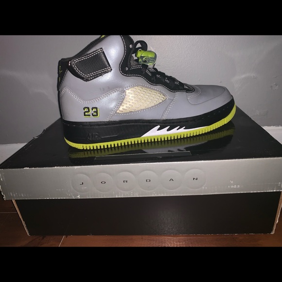 Boys Jordan’s - Picture 3 of 3